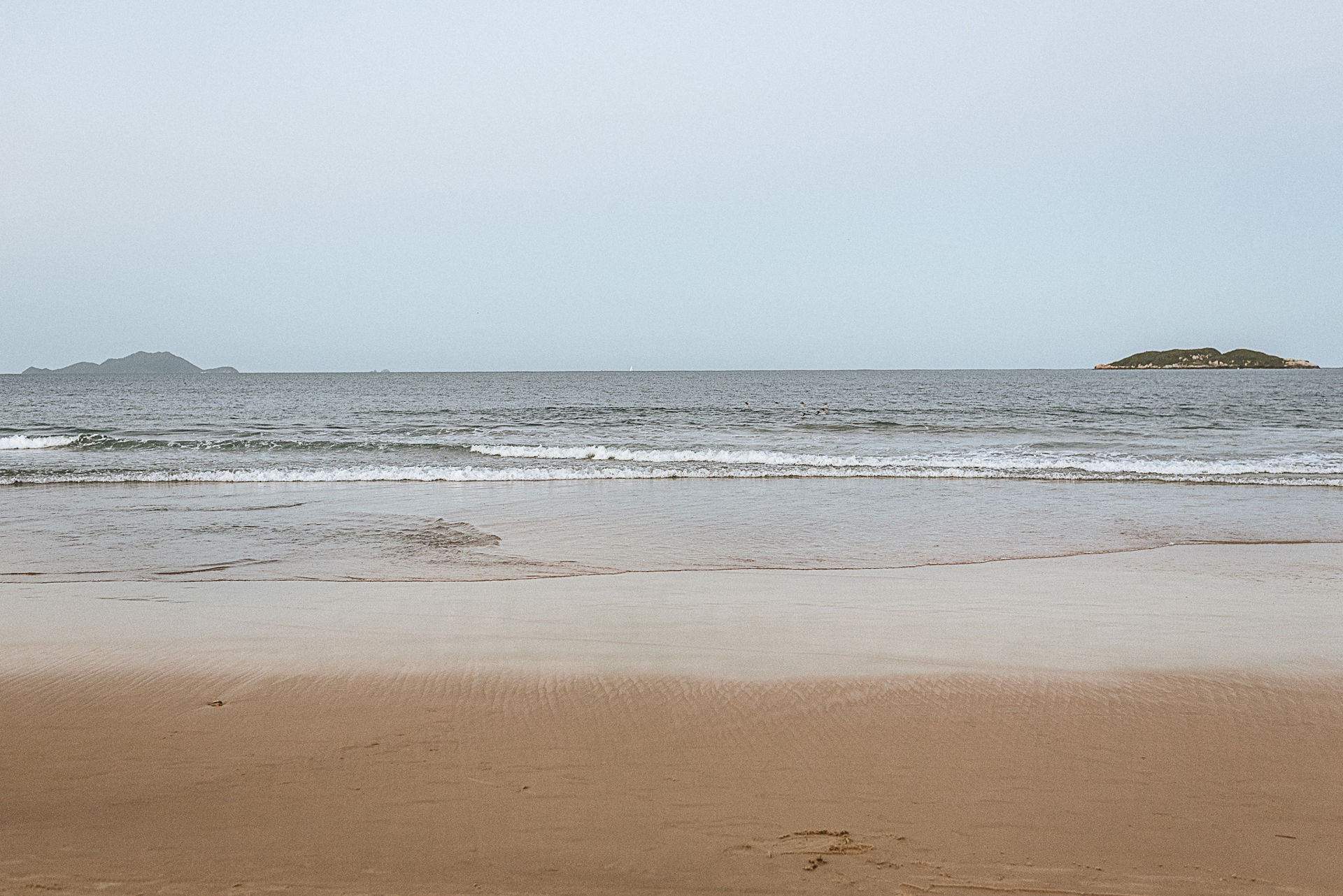 Foto Casamento na Praia dos Ingleses em Floripa - Dabilla e Adolfo- Pé na areia - Imagem 59