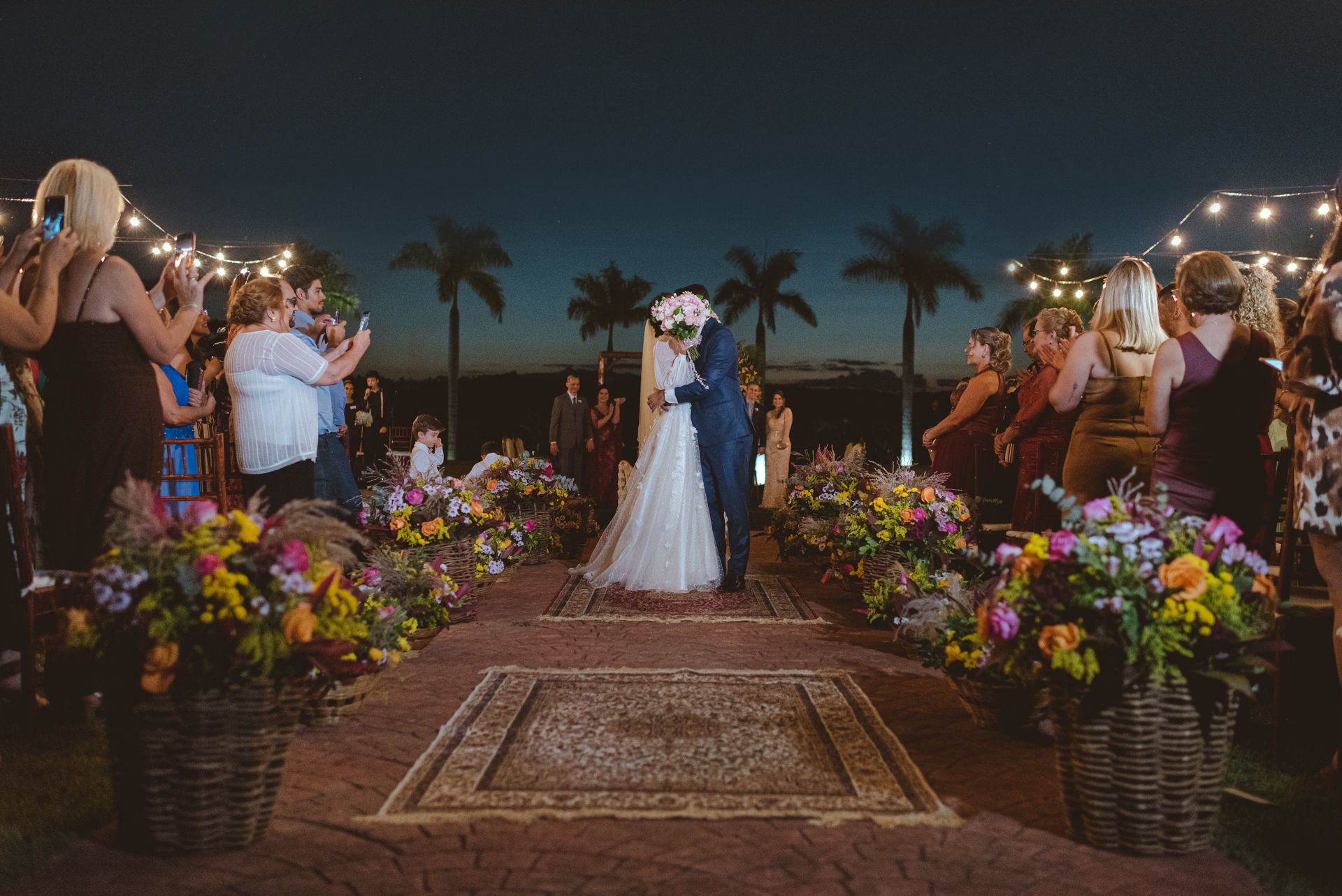 Foto Casamento externo na Fazenda Nova Conceição Go em fim de tarde - Nathália e Murilo Foto Casamento externo na Fazenda Nova Conceição Go em fim de tarde - Nathália e Murilo - Imagem 52