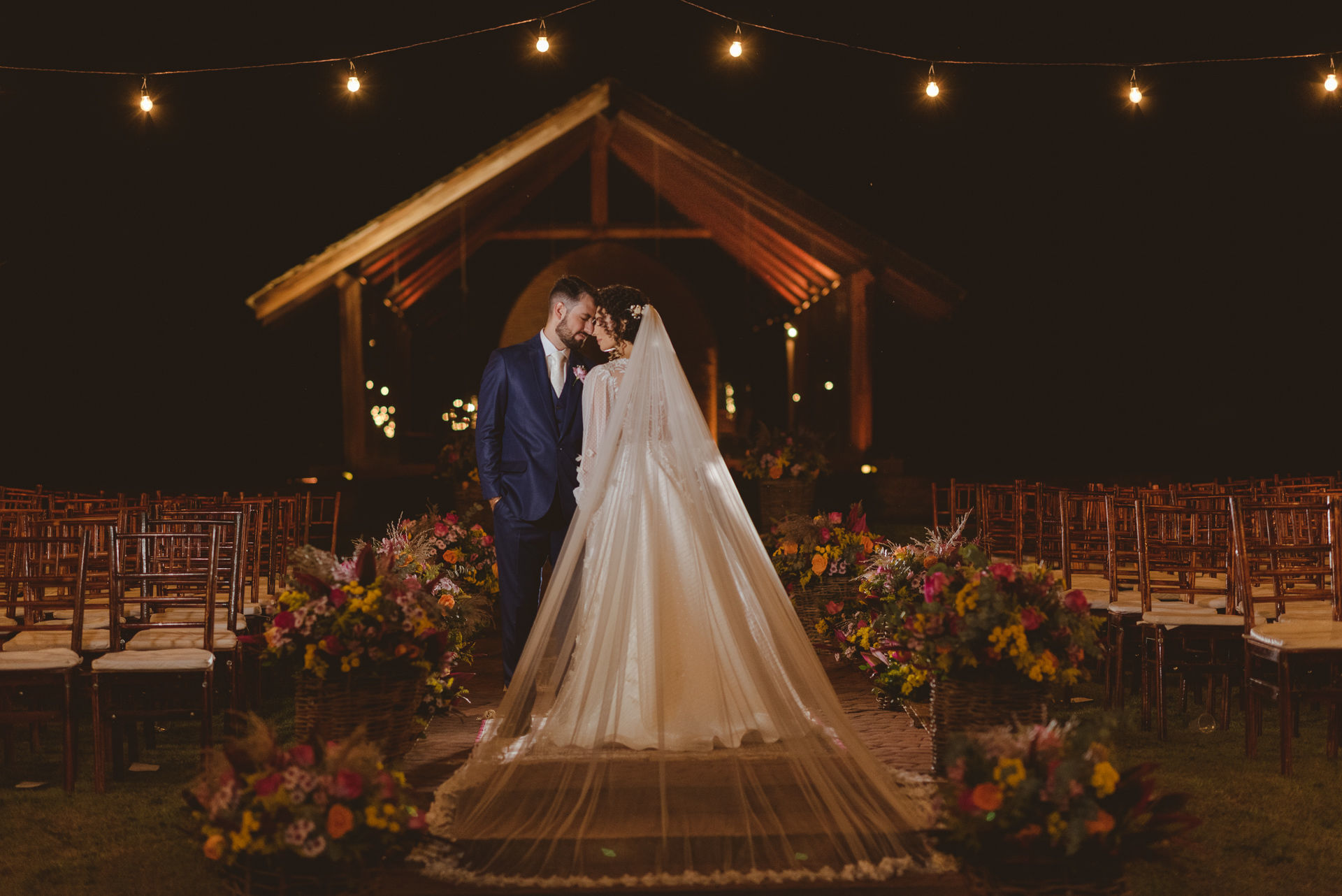 Foto Casamento externo na Fazenda Nova Conceição Go em fim de tarde - Nathália e Murilo Foto Casamento externo na Fazenda Nova Conceição Go em fim de tarde - Nathália e Murilo - Imagem 72
