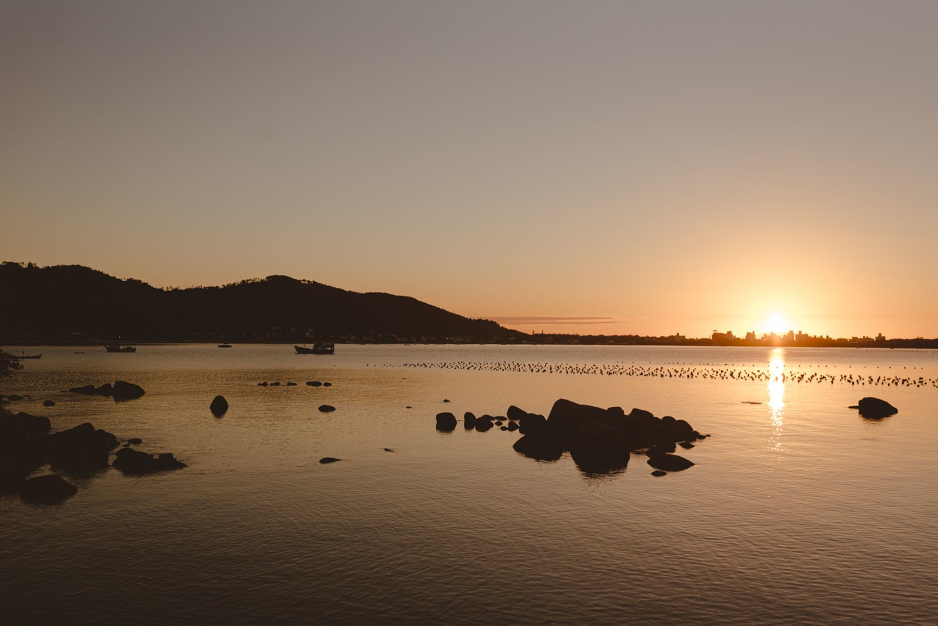 Foto Três Casas de Madeira no Airbnb  para se hospedar e viver uma experiência incrível! - Imagem 6