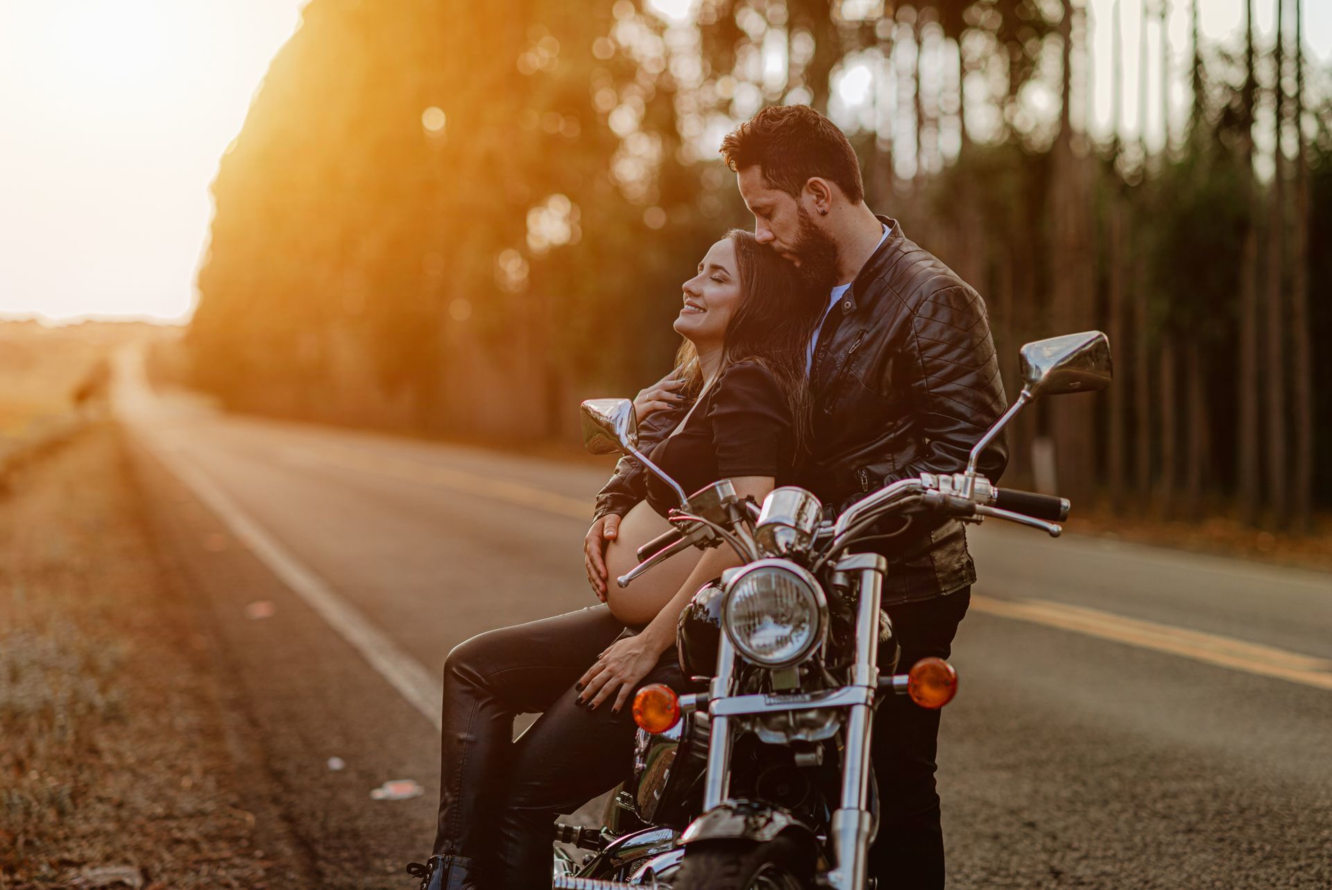 Foto Ensaio de grávida estilo lifestyle com uma moto prá lá de estilosa Foto Ensaio de grávida estilo lifestyle com uma moto prá lá de estilosa - Imagem 9