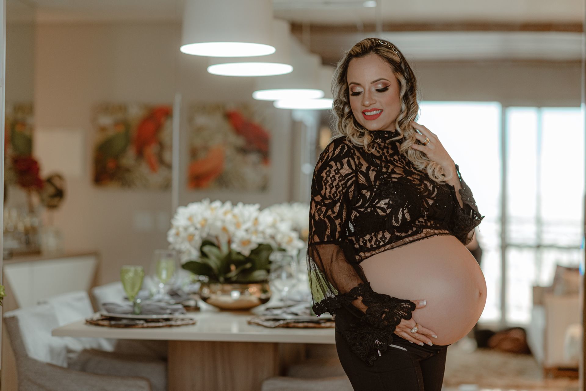 Foto Ensaio de grávida estilo lifestyle em um apartamento decorado Foto Ensaio de grávida estilo lifestyle em um apartamento decorado - Imagem 0
