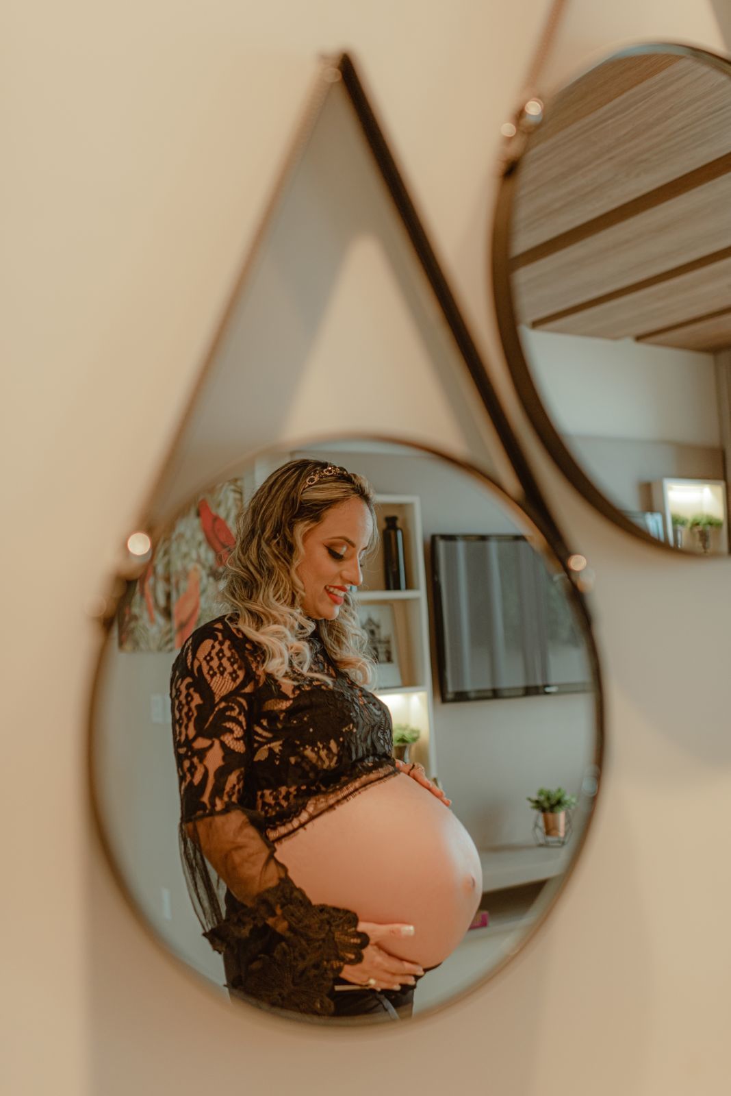 Foto Ensaio de grávida estilo lifestyle em um apartamento decorado Foto Ensaio de grávida estilo lifestyle em um apartamento decorado - Imagem 6