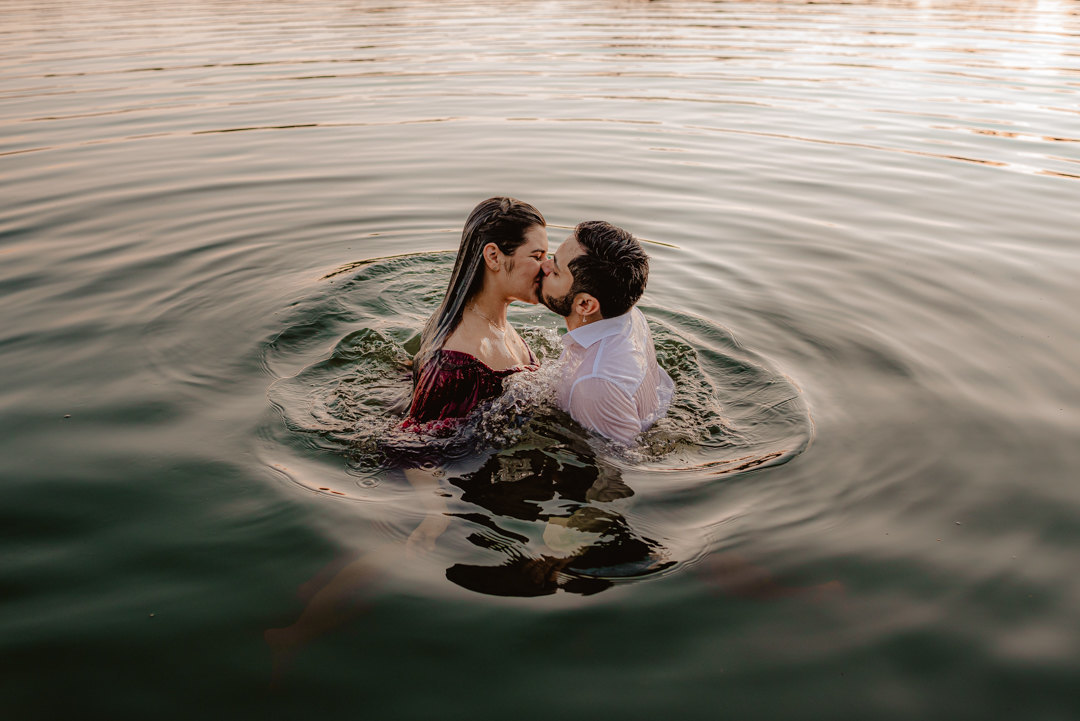 Um Pré-wedding com direito a passeio de caiaque, quando de repente o inesperado acontece - Deborah e Lucas Um Pré-wedding com direito a passeio de caiaque, quando de repente o inesperado acontece - Deborah e Lucas
