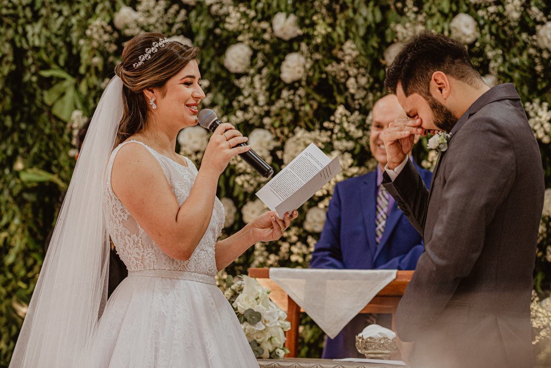Casamento Clássico com decoração branca e muitas luzinhas - Deborah e Lucas Casamento Clássico com decoração branca e muitas luzinhas - Deborah e Lucas