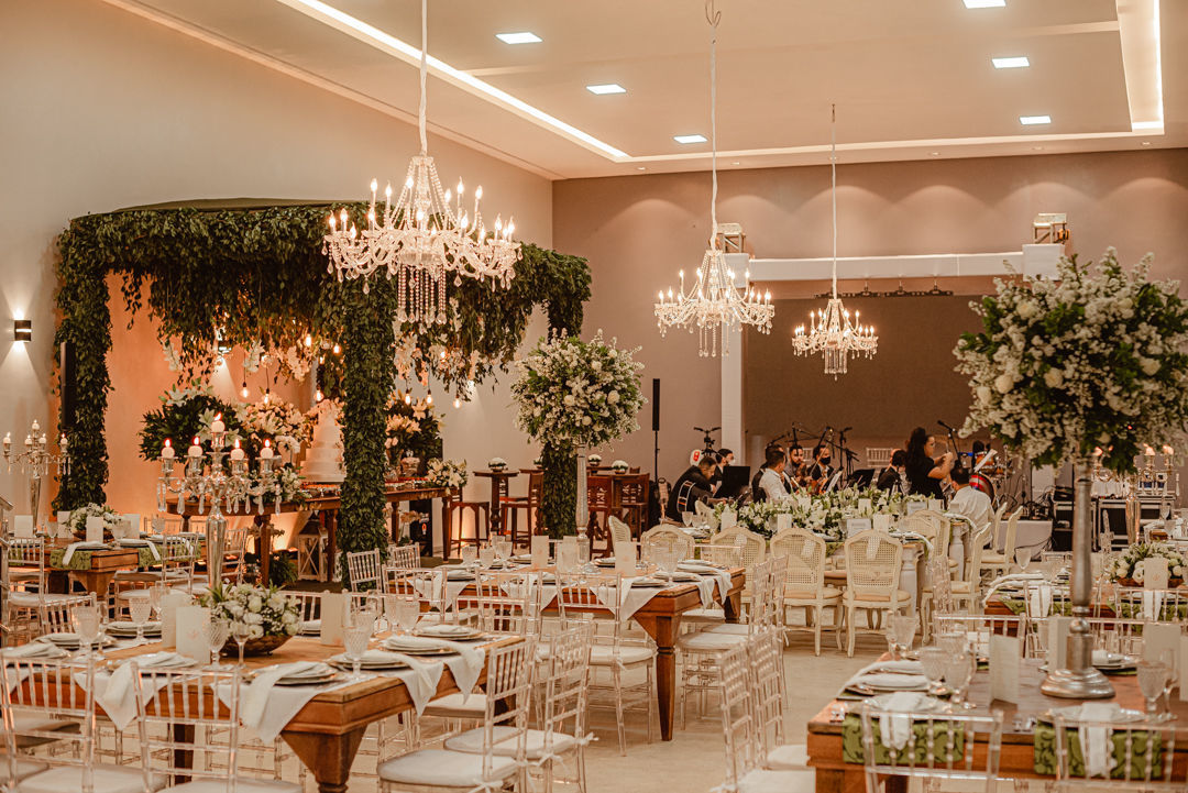 Foto Casamento Clássico com decoração branca e muitas luzinhas - Deborah e Lucas Foto Casamento Clássico com decoração branca e muitas luzinhas - Deborah e Lucas - Imagem 36