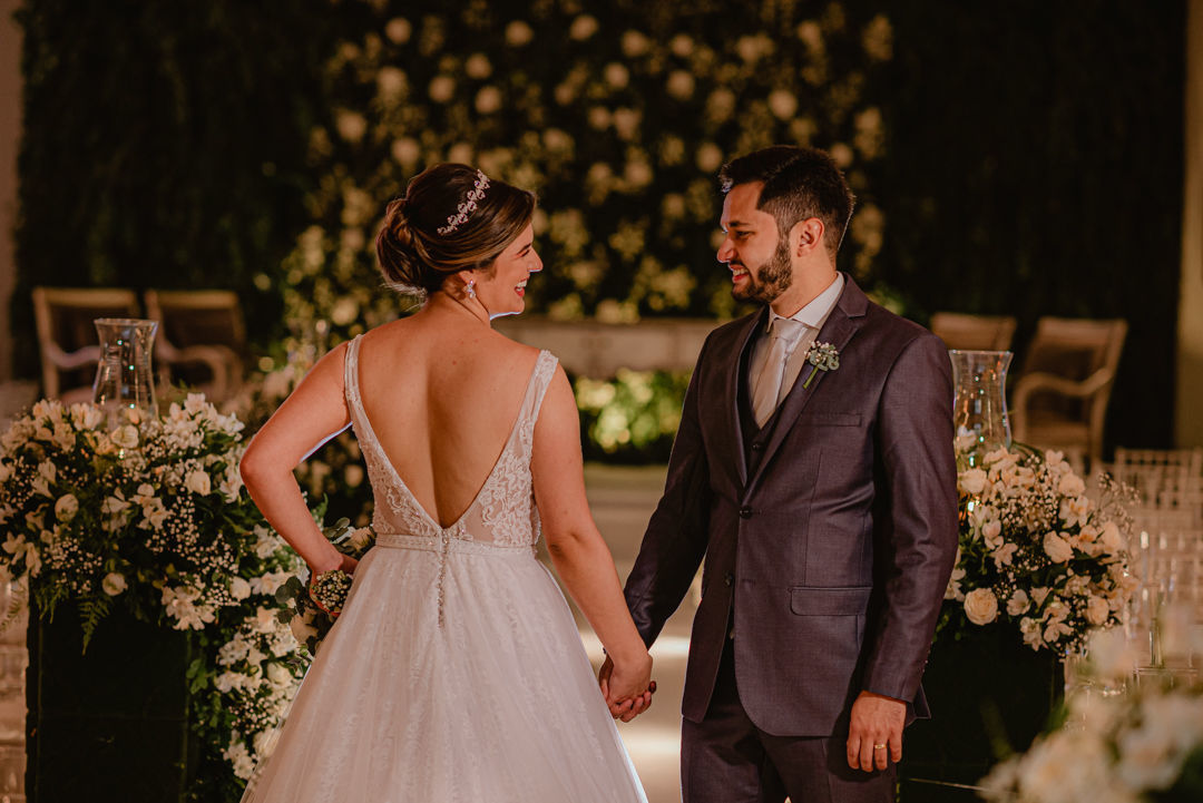 Foto Casamento Clássico com decoração branca e muitas luzinhas - Deborah e Lucas Foto Casamento Clássico com decoração branca e muitas luzinhas - Deborah e Lucas - Imagem 95