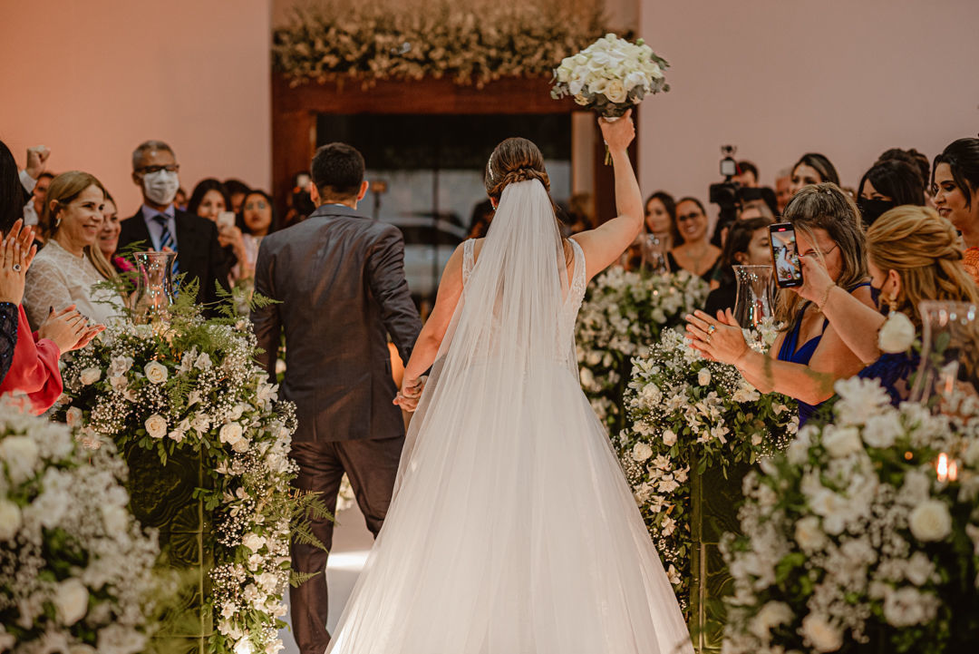 Foto Casamento Clássico com decoração branca e muitas luzinhas - Deborah e Lucas Foto Casamento Clássico com decoração branca e muitas luzinhas - Deborah e Lucas - Imagem 92