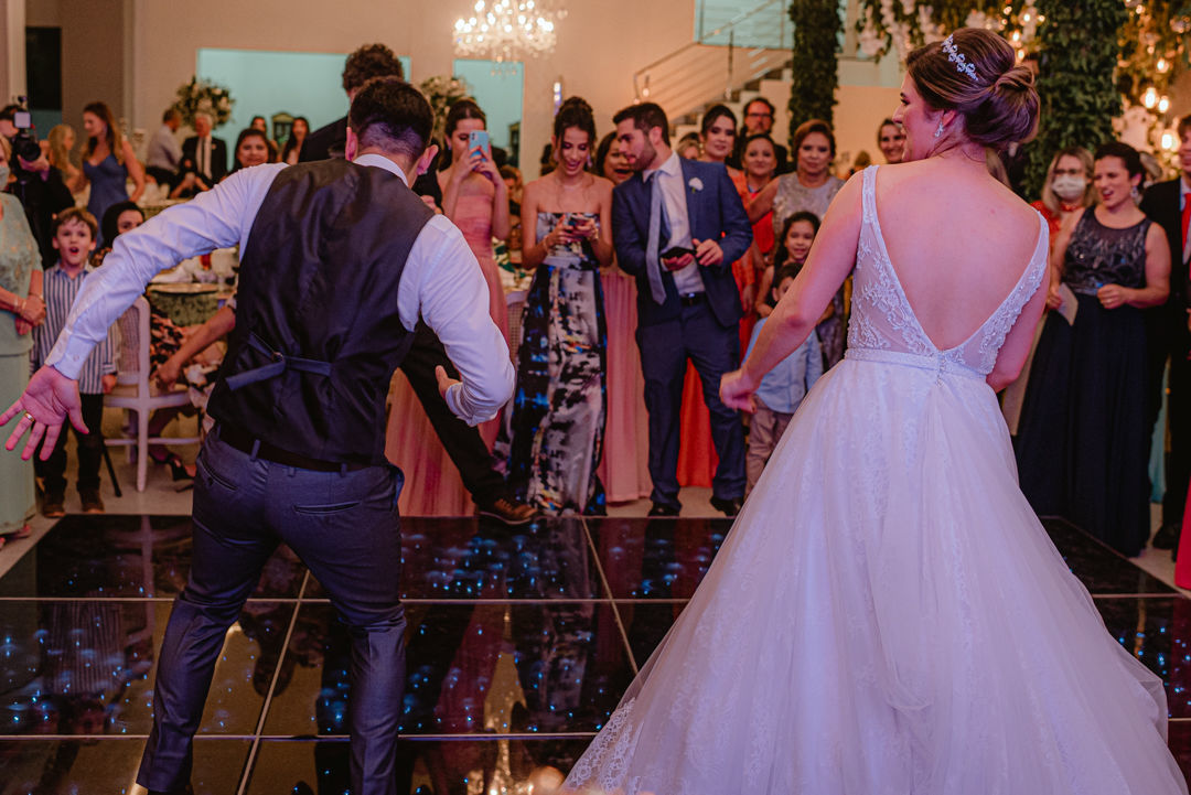 Foto Casamento Clássico com decoração branca e muitas luzinhas - Deborah e Lucas Foto Casamento Clássico com decoração branca e muitas luzinhas - Deborah e Lucas - Imagem 110