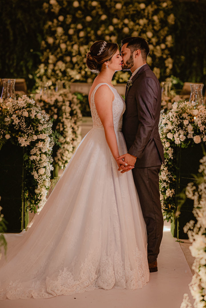 Foto Casamento Clássico com decoração branca e muitas luzinhas - Deborah e Lucas Foto Casamento Clássico com decoração branca e muitas luzinhas - Deborah e Lucas - Imagem 101