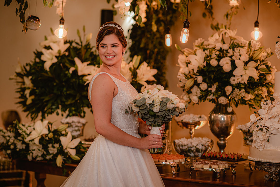 Foto Casamento Clássico com decoração branca e muitas luzinhas - Deborah e Lucas Foto Casamento Clássico com decoração branca e muitas luzinhas - Deborah e Lucas - Imagem 107