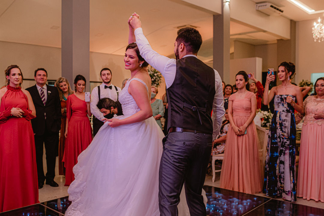 Foto Casamento Clássico com decoração branca e muitas luzinhas - Deborah e Lucas Foto Casamento Clássico com decoração branca e muitas luzinhas - Deborah e Lucas - Imagem 111