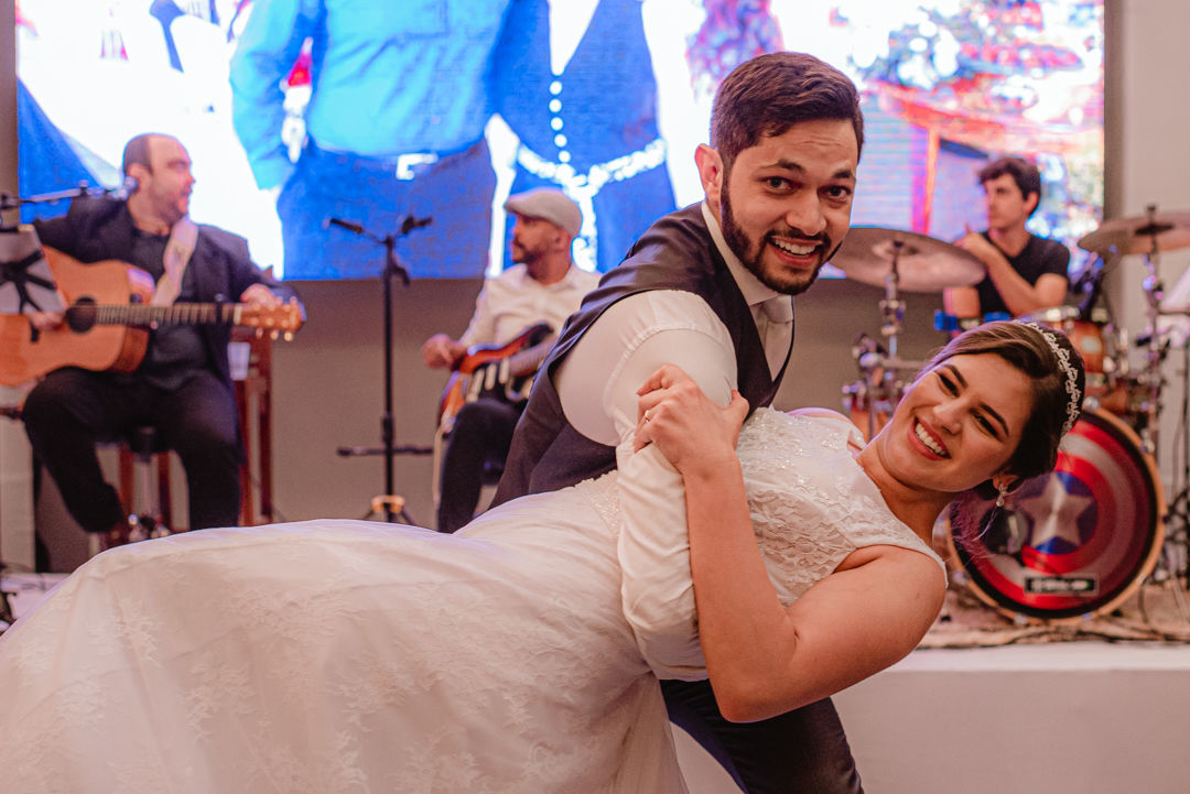 Foto Casamento Clássico com decoração branca e muitas luzinhas - Deborah e Lucas Foto Casamento Clássico com decoração branca e muitas luzinhas - Deborah e Lucas - Imagem 113