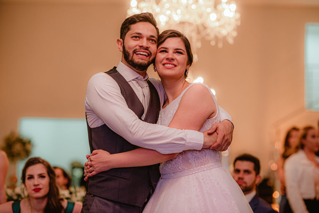 Foto Casamento Clássico com decoração branca e muitas luzinhas - Deborah e Lucas Foto Casamento Clássico com decoração branca e muitas luzinhas - Deborah e Lucas - Imagem 119