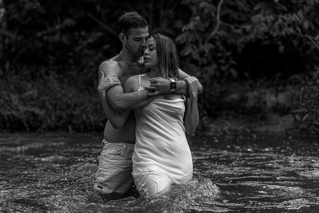 Foto Pré-wedding na Cachoeira Usina Velha em Pirenópolis Go - Heloísa e Marcelo Foto Pré-wedding na Cachoeira Usina Velha em Pirenópolis Go - Heloísa e Marcelo - Imagem 59