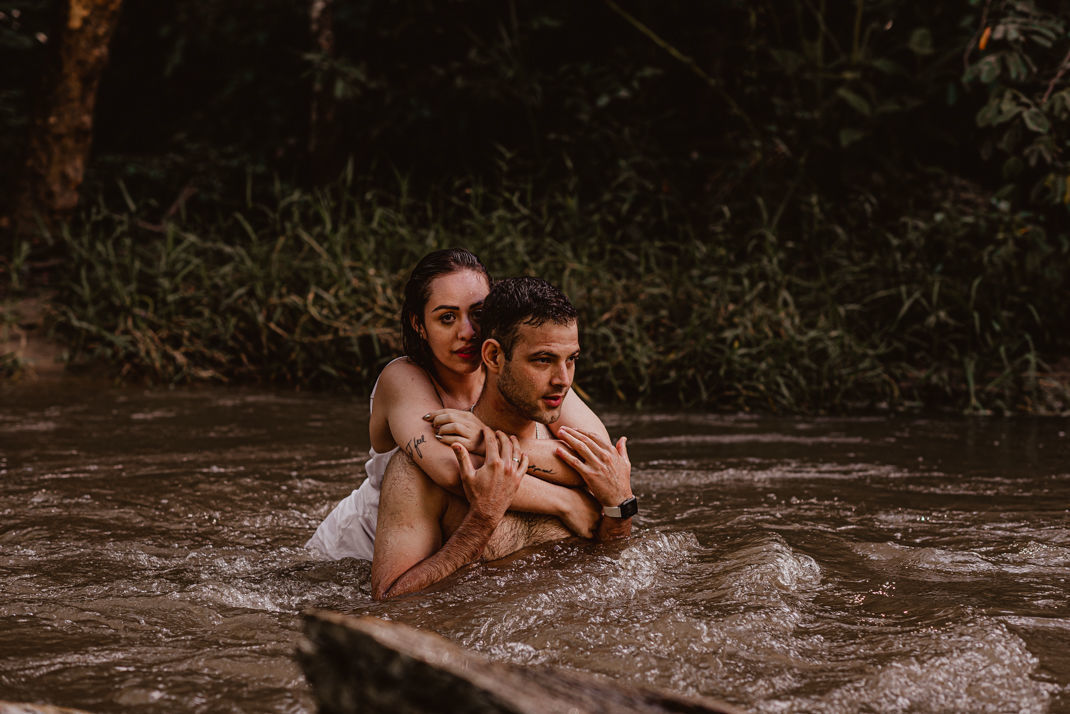 Foto Pré-wedding na Cachoeira Usina Velha em Pirenópolis Go - Heloísa e Marcelo Foto Pré-wedding na Cachoeira Usina Velha em Pirenópolis Go - Heloísa e Marcelo - Imagem 54