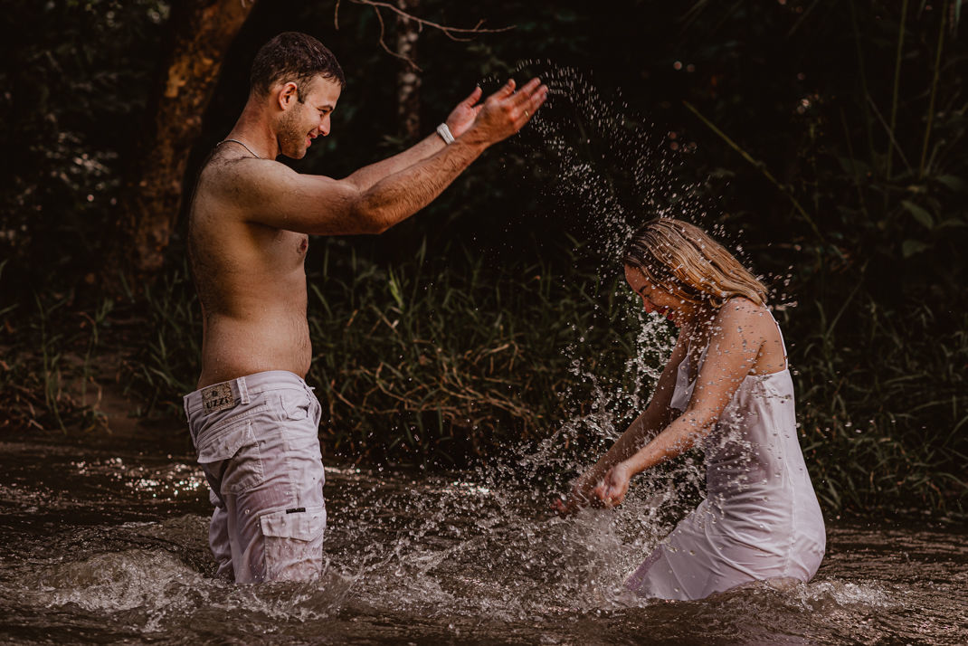 Foto Pré-wedding na Cachoeira Usina Velha em Pirenópolis Go - Heloísa e Marcelo Foto Pré-wedding na Cachoeira Usina Velha em Pirenópolis Go - Heloísa e Marcelo - Imagem 47