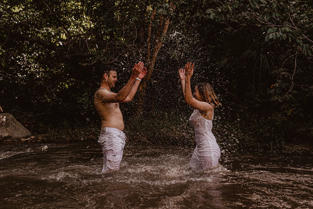 Foto Pré-wedding na Cachoeira Usina Velha em Pirenópolis Go - Heloísa e Marcelo Foto Pré-wedding na Cachoeira Usina Velha em Pirenópolis Go - Heloísa e Marcelo - Imagem 51