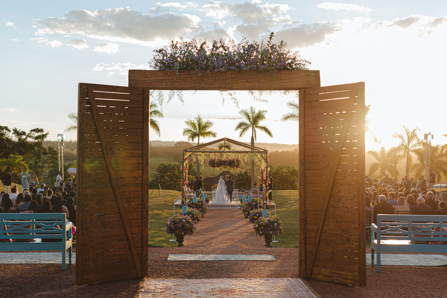 Foto Casamento em fim de tarde cheio de momentos espontâneos na Fazenda Nova Conceição em Goiás - Helena e Diego Foto Casamento em fim de tarde cheio de momentos espontâneos na Fazenda Nova Conceição em Goiás - Helena e Diego - Imagem 51