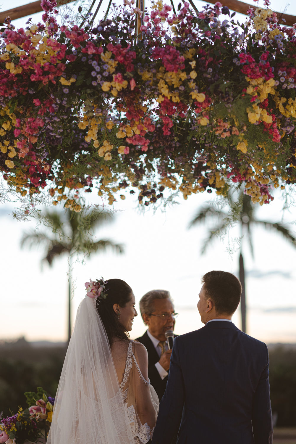 Foto Casamento em fim de tarde cheio de momentos espontâneos na Fazenda Nova Conceição em Goiás - Helena e Diego Foto Casamento em fim de tarde cheio de momentos espontâneos na Fazenda Nova Conceição em Goiás - Helena e Diego - Imagem 66