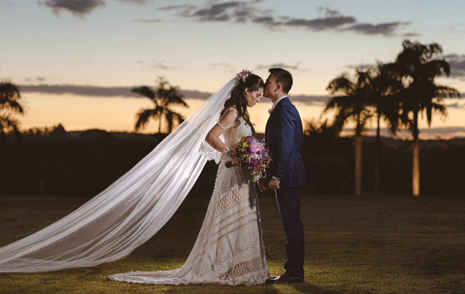 Foto Casamento em fim de tarde cheio de momentos espontâneos na Fazenda Nova Conceição em Goiás - Helena e Diego Foto Casamento em fim de tarde cheio de momentos espontâneos na Fazenda Nova Conceição em Goiás - Helena e Diego - Imagem 70