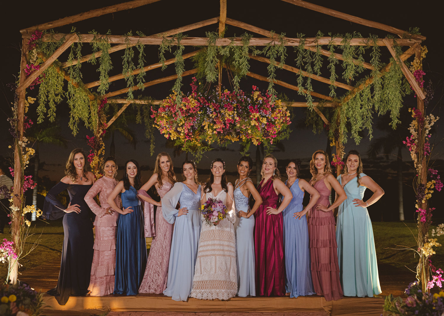 Foto Casamento em fim de tarde cheio de momentos espontâneos na Fazenda Nova Conceição em Goiás - Helena e Diego Foto Casamento em fim de tarde cheio de momentos espontâneos na Fazenda Nova Conceição em Goiás - Helena e Diego - Imagem 84