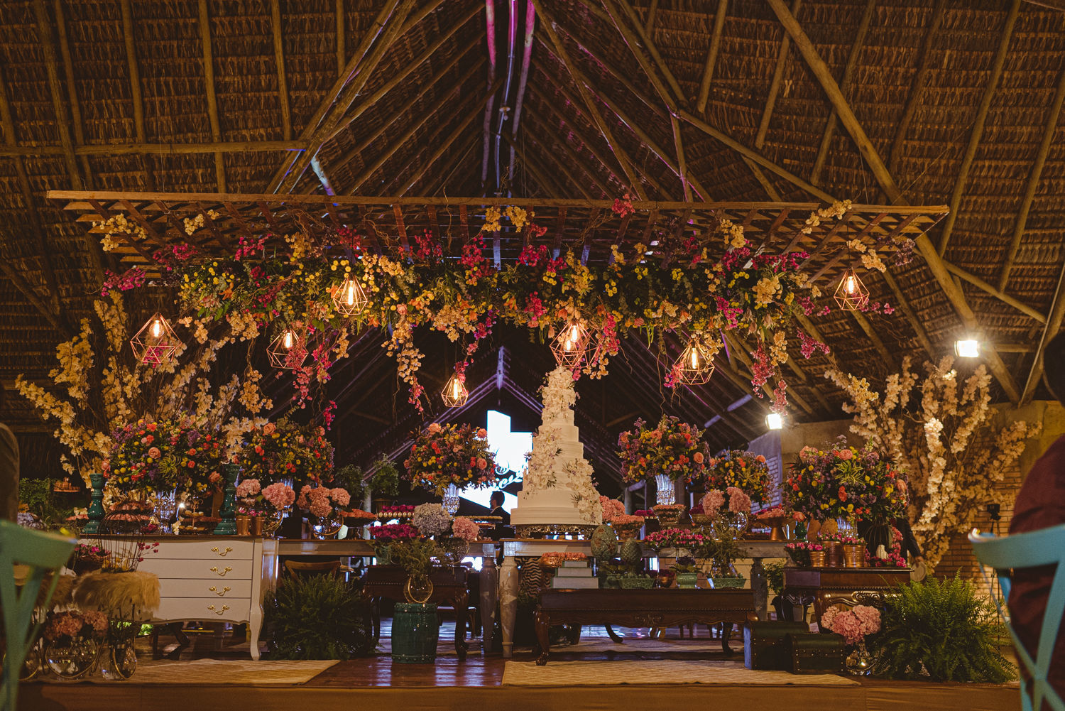 Foto Casamento em fim de tarde cheio de momentos espontâneos na Fazenda Nova Conceição em Goiás - Helena e Diego Foto Casamento em fim de tarde cheio de momentos espontâneos na Fazenda Nova Conceição em Goiás - Helena e Diego - Imagem 96
