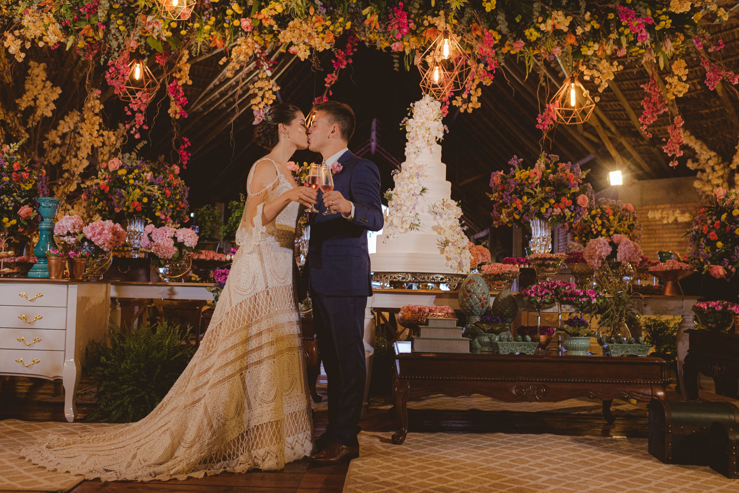 Foto Casamento em fim de tarde cheio de momentos espontâneos na Fazenda Nova Conceição em Goiás - Helena e Diego Foto Casamento em fim de tarde cheio de momentos espontâneos na Fazenda Nova Conceição em Goiás - Helena e Diego - Imagem 113