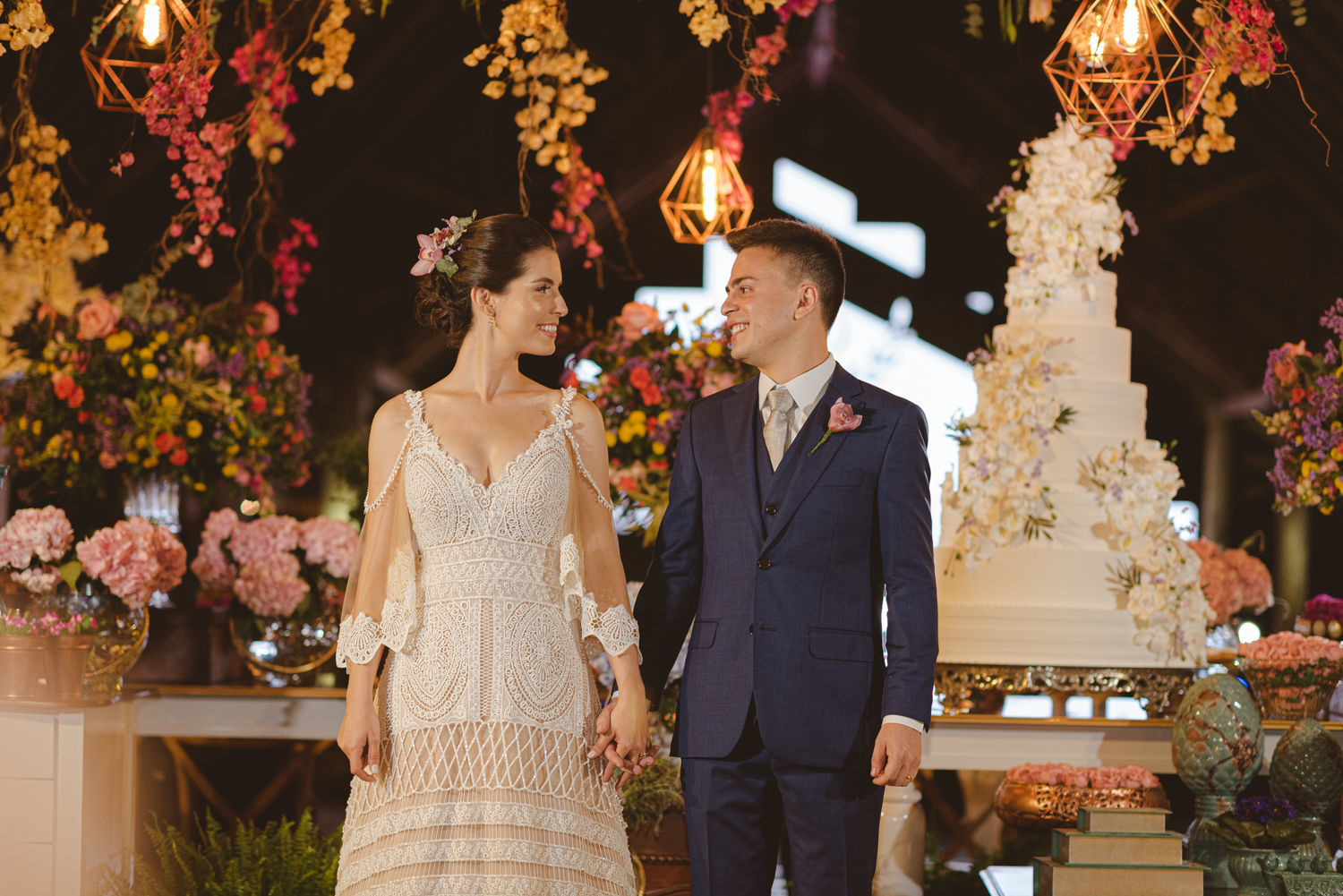 Foto Casamento em fim de tarde cheio de momentos espontâneos na Fazenda Nova Conceição em Goiás - Helena e Diego Foto Casamento em fim de tarde cheio de momentos espontâneos na Fazenda Nova Conceição em Goiás - Helena e Diego - Imagem 114