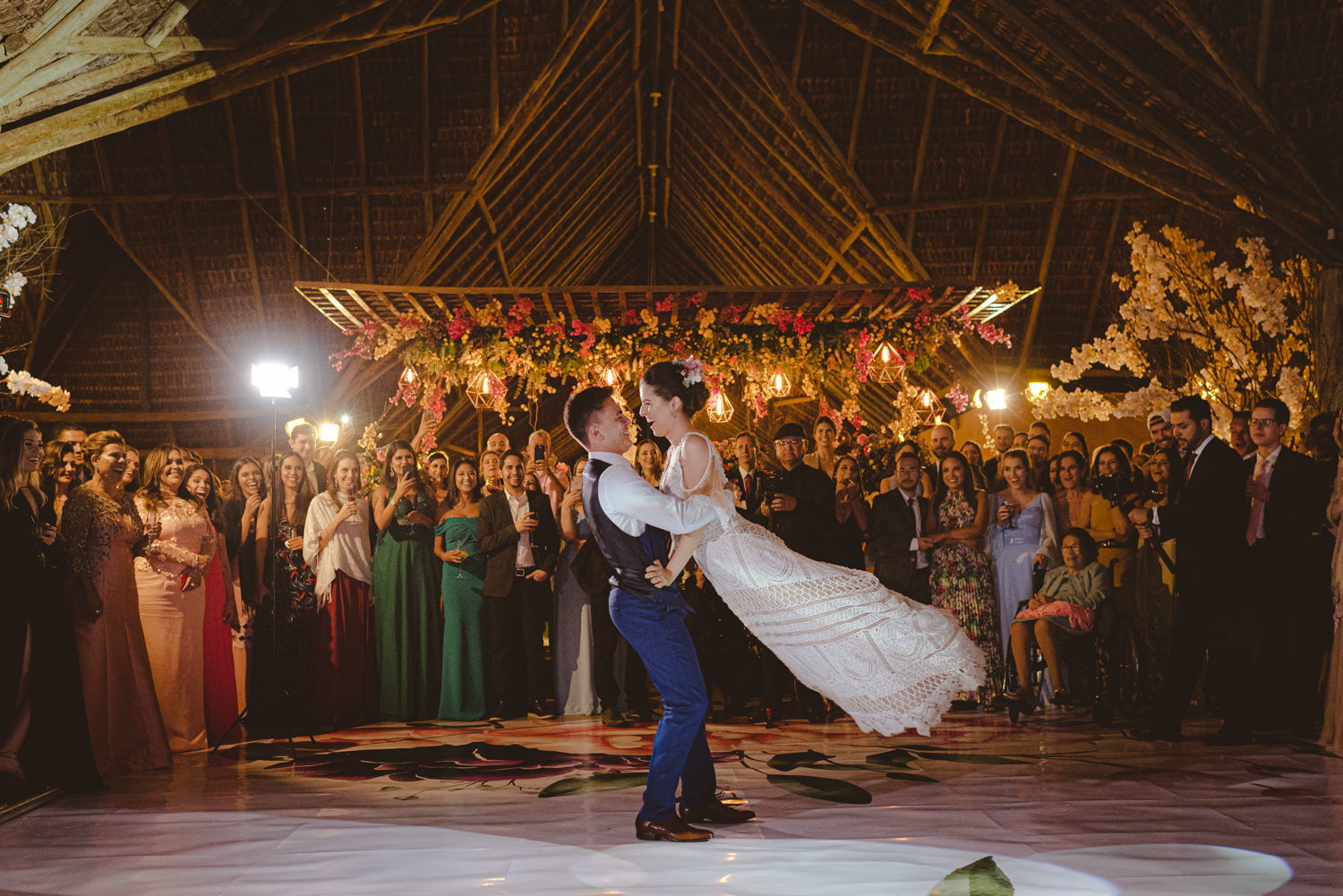 Foto Casamento em fim de tarde cheio de momentos espontâneos na Fazenda Nova Conceição em Goiás - Helena e Diego Foto Casamento em fim de tarde cheio de momentos espontâneos na Fazenda Nova Conceição em Goiás - Helena e Diego - Imagem 117