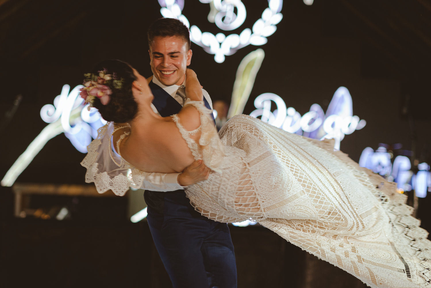 Foto Casamento em fim de tarde cheio de momentos espontâneos na Fazenda Nova Conceição em Goiás - Helena e Diego Foto Casamento em fim de tarde cheio de momentos espontâneos na Fazenda Nova Conceição em Goiás - Helena e Diego - Imagem 118