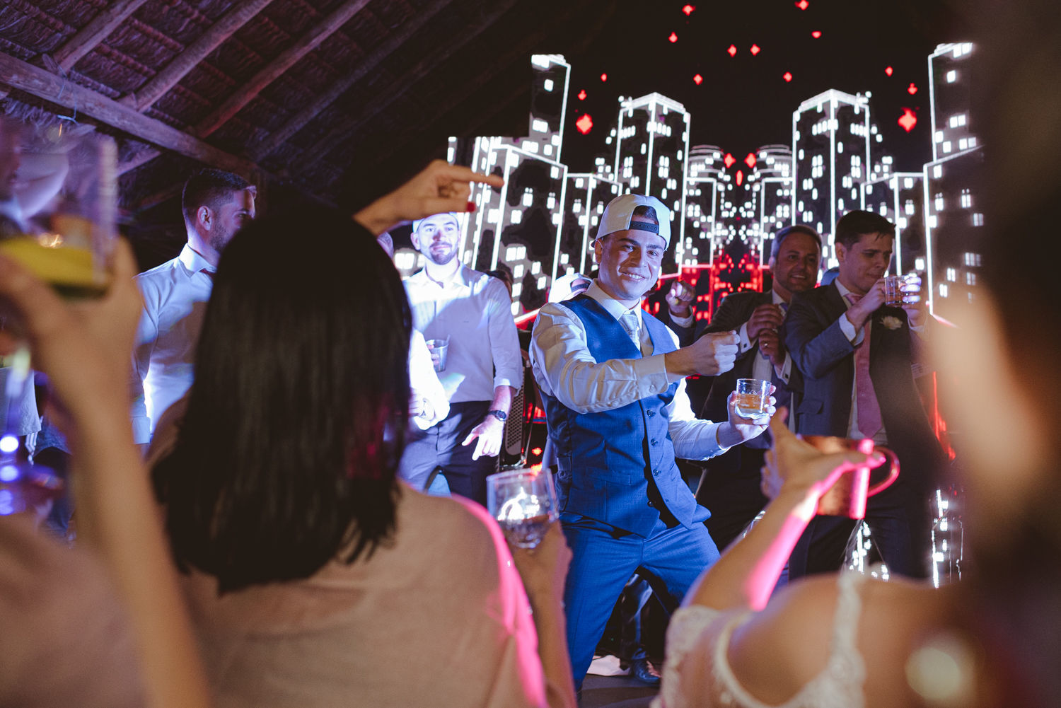 Foto Casamento em fim de tarde cheio de momentos espontâneos na Fazenda Nova Conceição em Goiás - Helena e Diego Foto Casamento em fim de tarde cheio de momentos espontâneos na Fazenda Nova Conceição em Goiás - Helena e Diego - Imagem 129