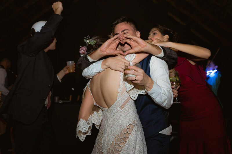 Foto Fazenda Nova Conceição - Casamento em fim de tarde cheio de momentos espontâneos - Helena e Diego - Imagem 95