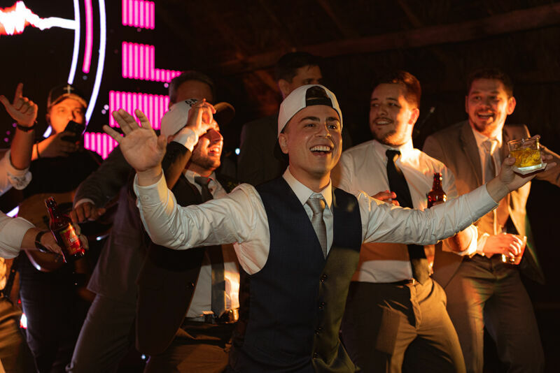 Foto Fazenda Nova Conceição - Casamento em fim de tarde cheio de momentos espontâneos - Helena e Diego - Imagem 81