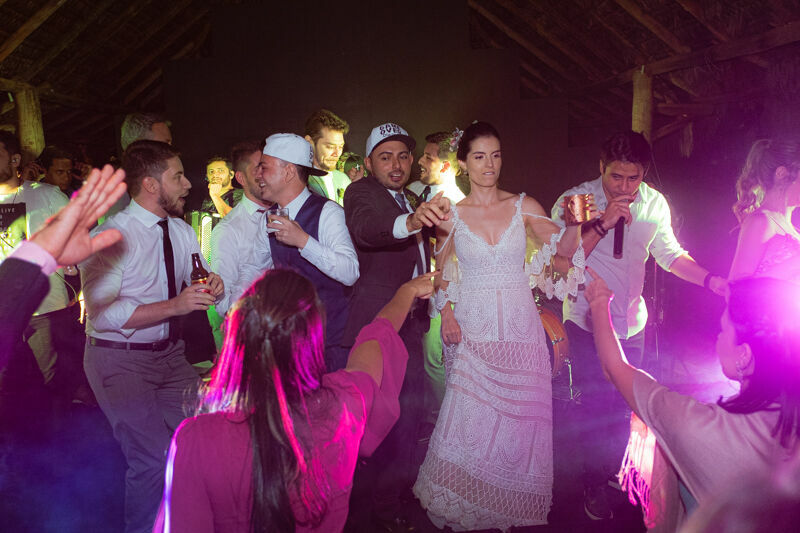 Foto Fazenda Nova Conceição - Casamento em fim de tarde cheio de momentos espontâneos - Helena e Diego - Imagem 89