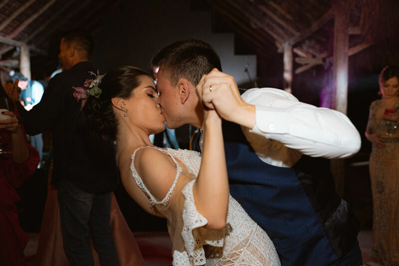 Foto Fazenda Nova Conceição - Casamento em fim de tarde cheio de momentos espontâneos - Helena e Diego - Imagem 80