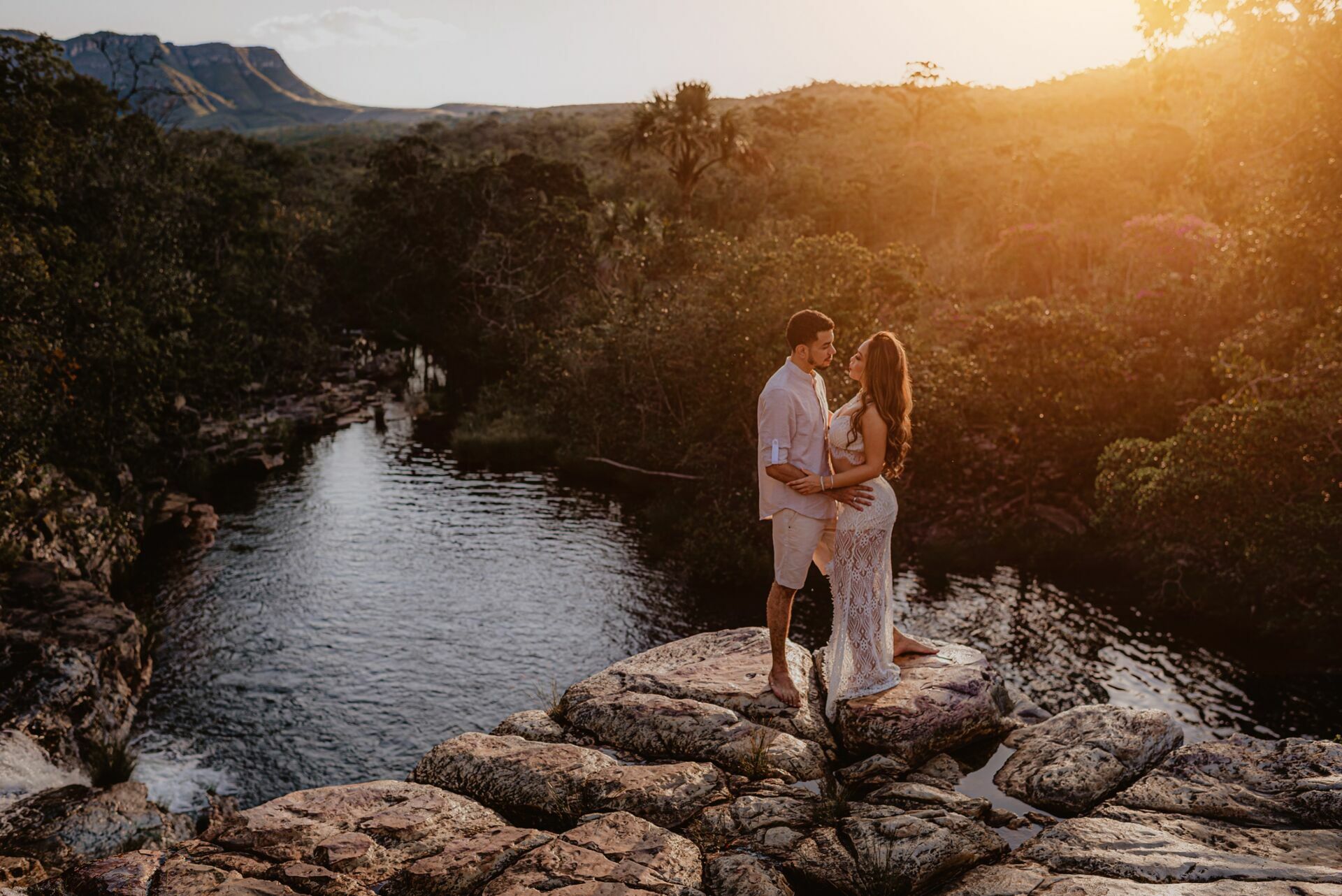 Foto Ensaio Fotográfico no nascer do sol na Chapada dos Veadeiros - Cachoeira Almécegas II  e Vale da lua - Lena e Ricardo - Imagem 31
