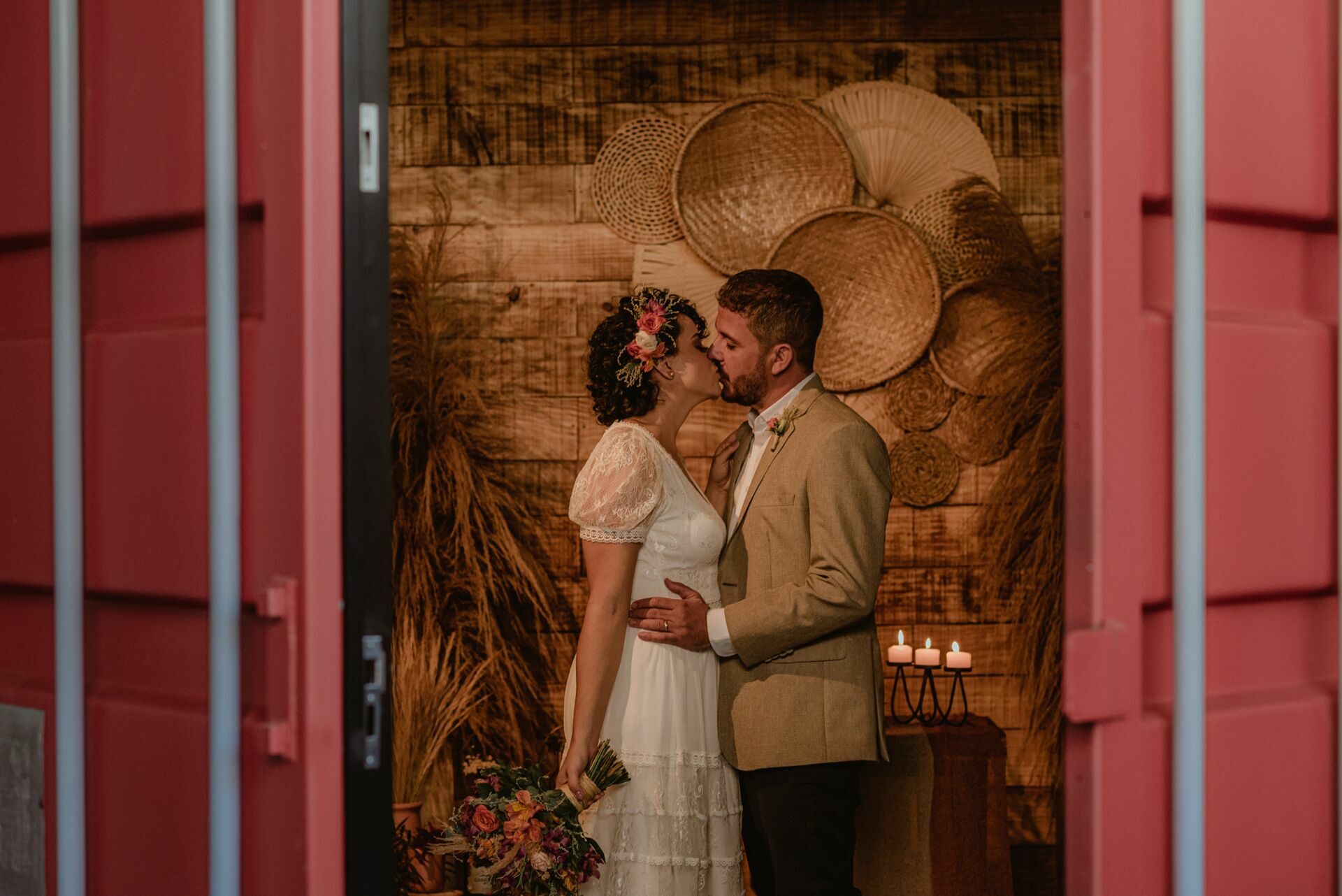 Foto  Renovação de Votos 10 anos -  estilo Industrial - Loft industrial - Decoração industrial intimista - Lays e Chico - Imagem 57