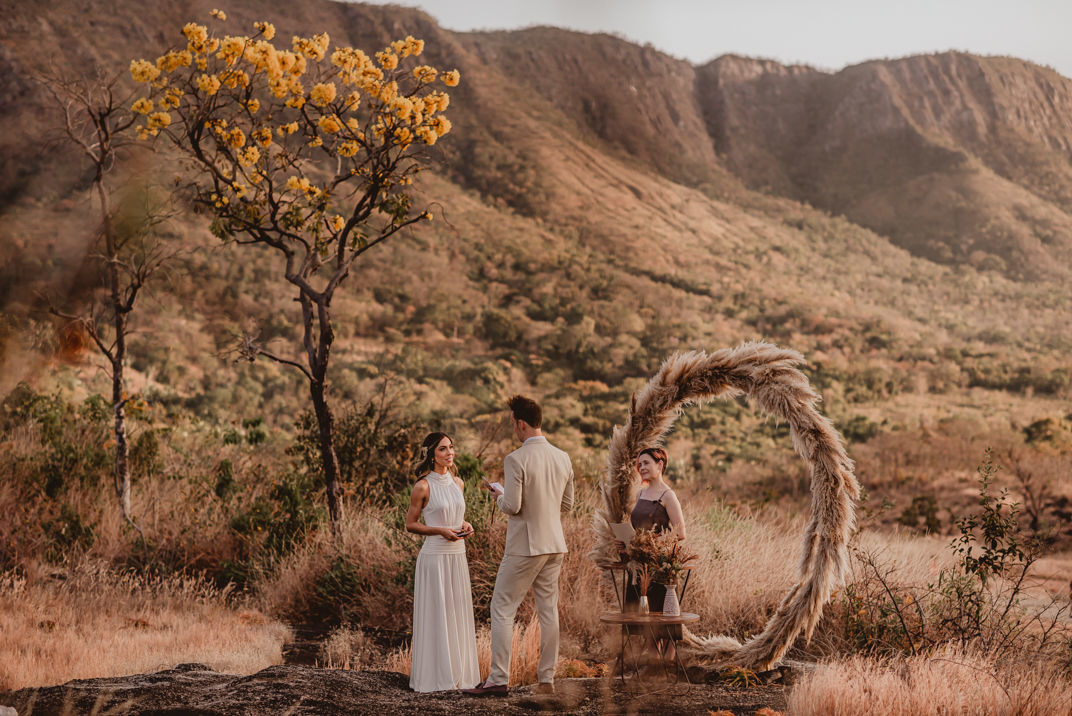 Foto Elopement Wedding na Chapada dos Veadeiros em fim de tarde - Dafne e Leonardo - Imagem 6