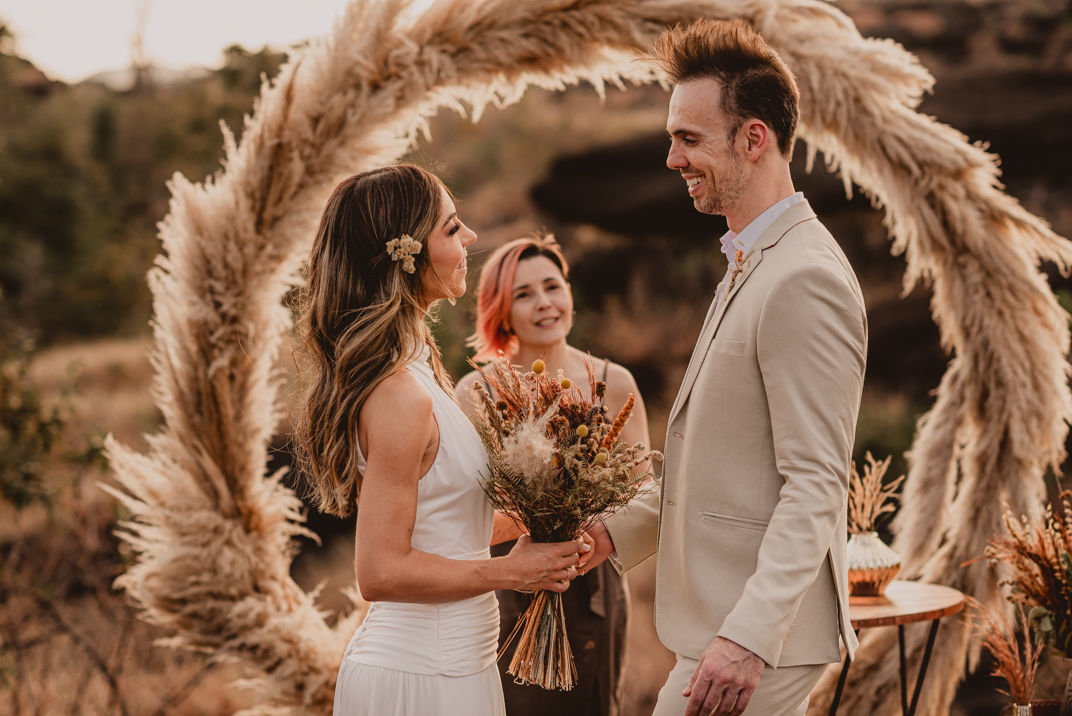 Foto Elopement Wedding na Chapada dos Veadeiros em fim de tarde - Dafne e Leonardo - Imagem 5