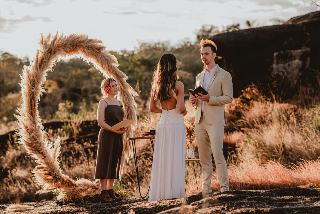 Foto Elopement Wedding na Chapada dos Veadeiros em fim de tarde - Dafne e Leonardo - Imagem 9