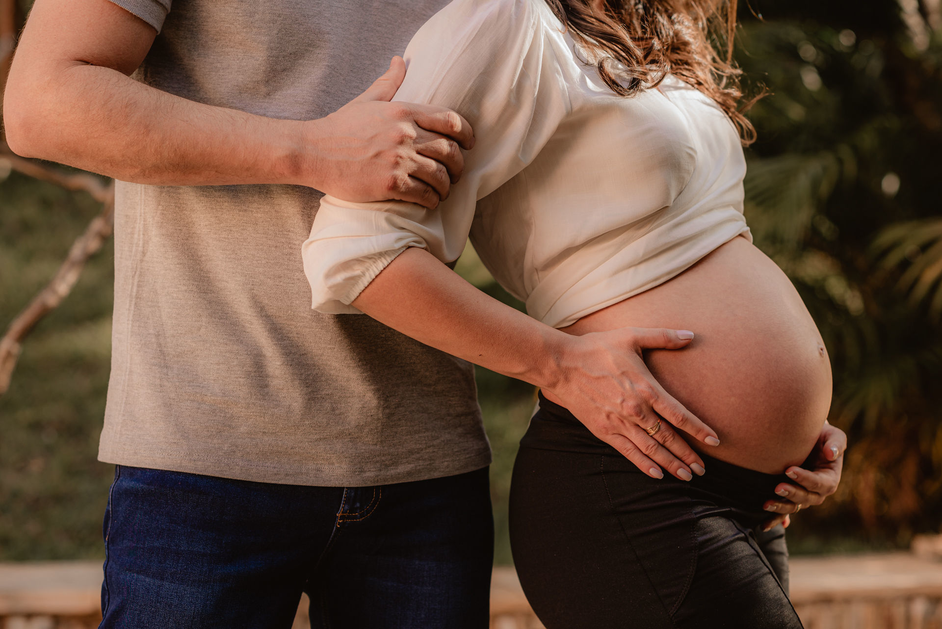 Foto Ensaio Fotográfico de Gestante em Pirenópolis Go na pousada Flores do Cerrado - Juliana e Ruben - Imagem 2