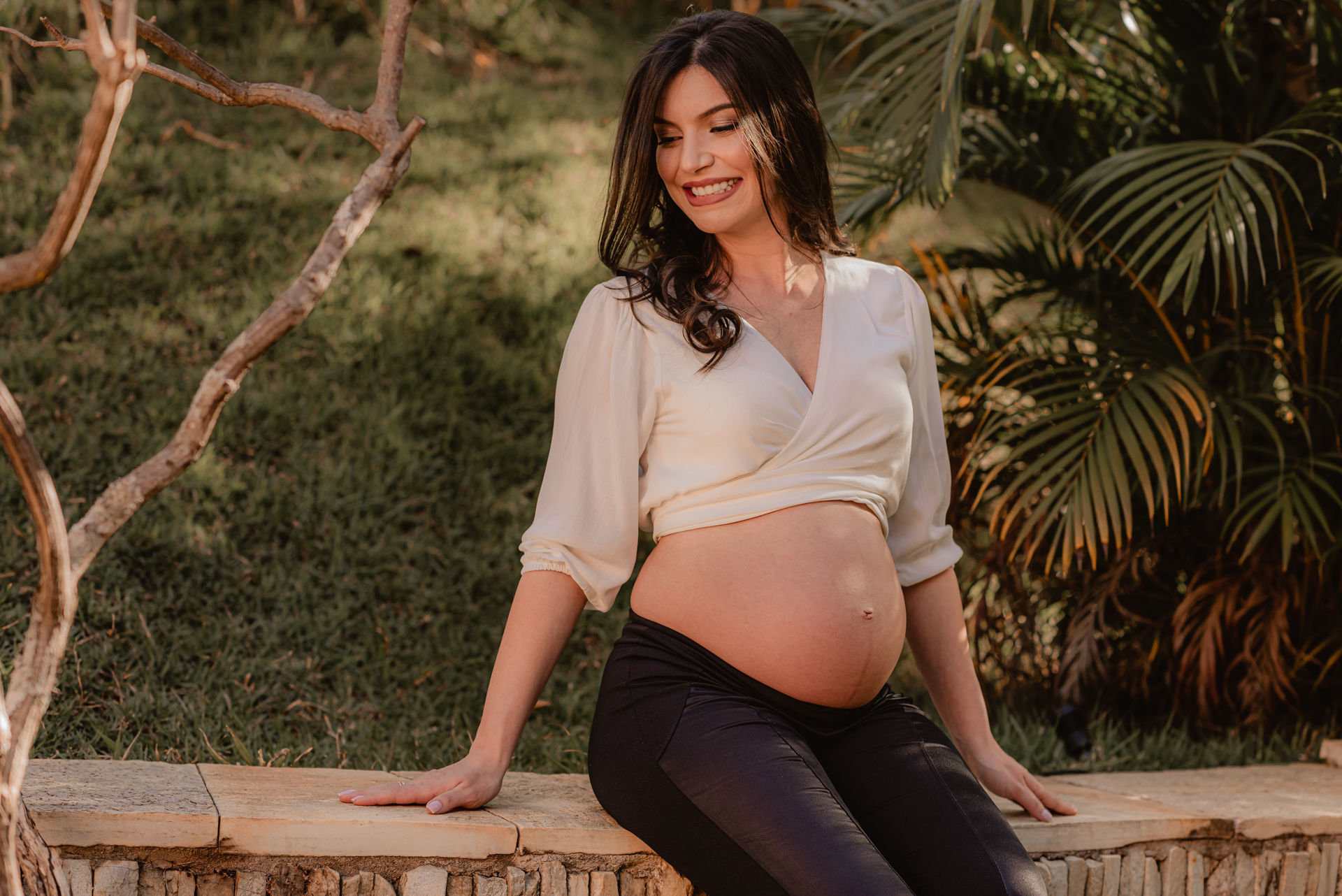 Foto Ensaio Fotográfico de Gestante em Pirenópolis Go na pousada Flores do Cerrado - Juliana e Ruben - Imagem 0