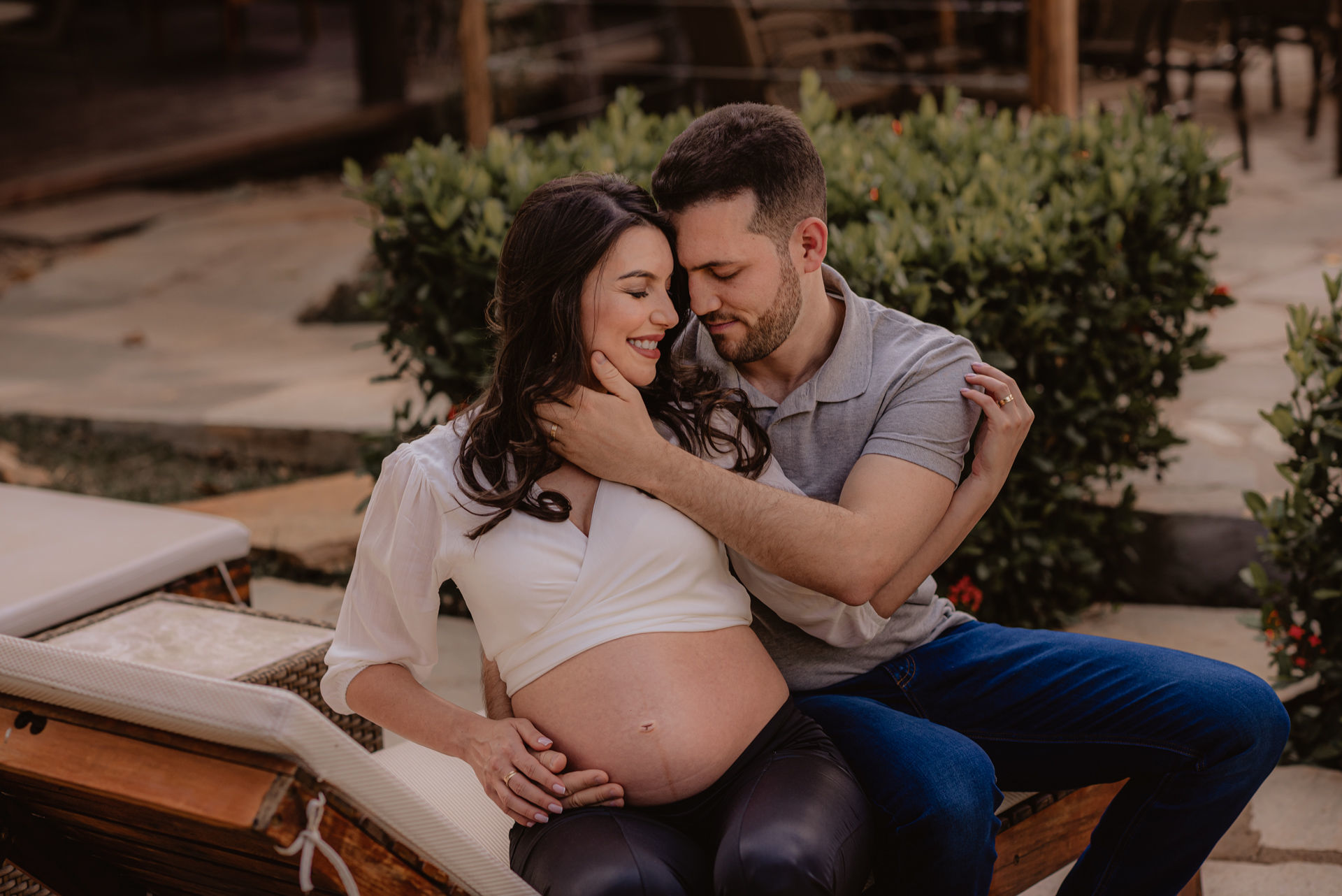 Foto Ensaio Fotográfico de Gestante em Pirenópolis Go na pousada Flores do Cerrado - Juliana e Ruben - Imagem 6