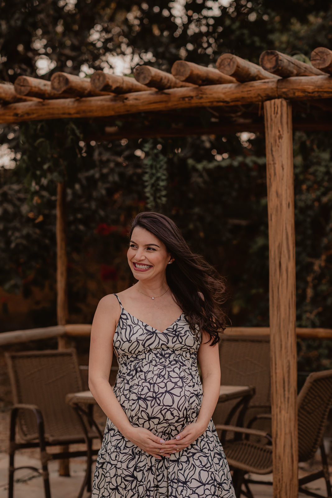 Foto Ensaio Fotográfico de Gestante em Pirenópolis Go na pousada Flores do Cerrado - Juliana e Ruben - Imagem 19