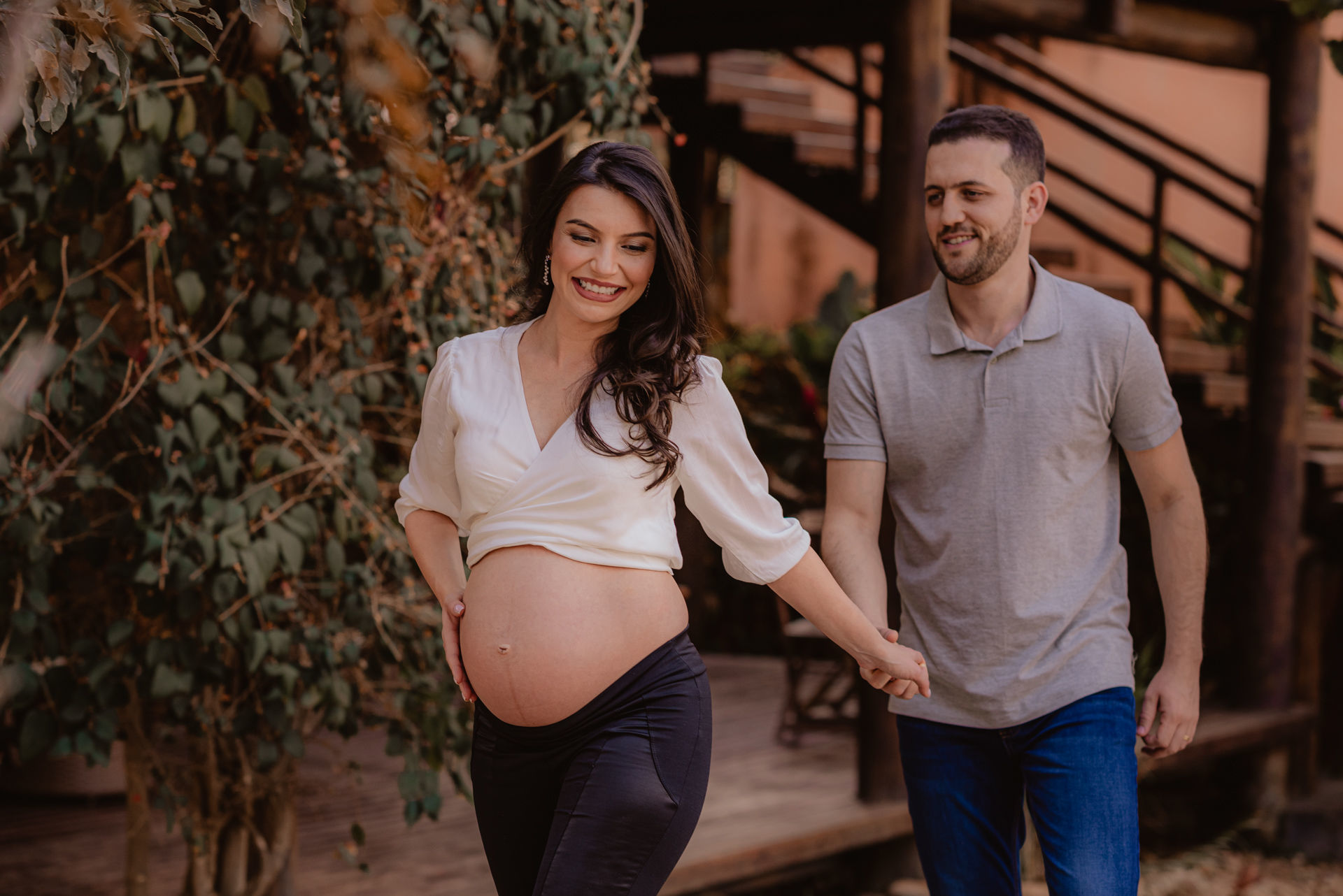 Foto Ensaio Fotográfico de Gestante em Pirenópolis Go na pousada Flores do Cerrado - Juliana e Ruben - Imagem 7