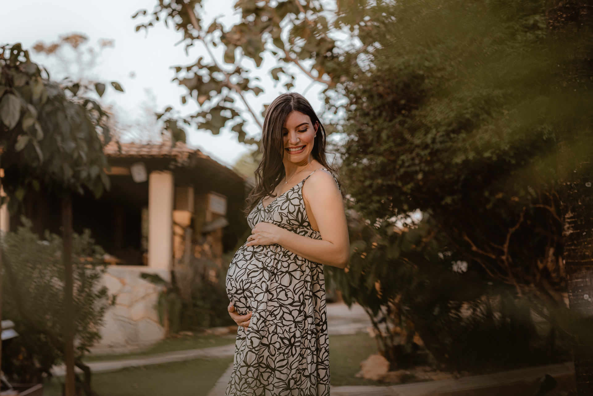 Foto Ensaio Fotográfico de Gestante em Pirenópolis Go na pousada Flores do Cerrado - Juliana e Ruben - Imagem 15