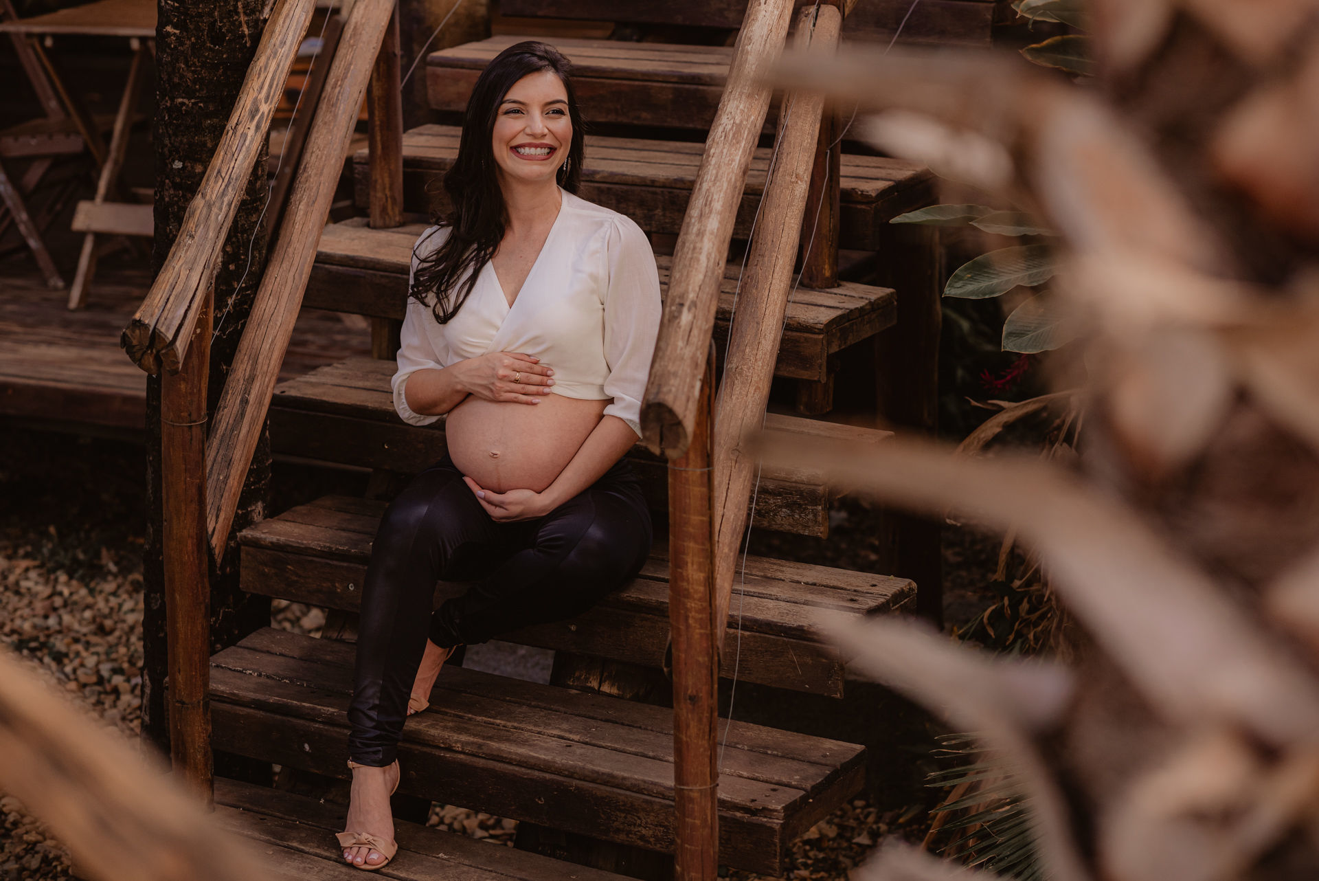 Foto Ensaio Fotográfico de Gestante em Pirenópolis Go na pousada Flores do Cerrado - Juliana e Ruben - Imagem 9