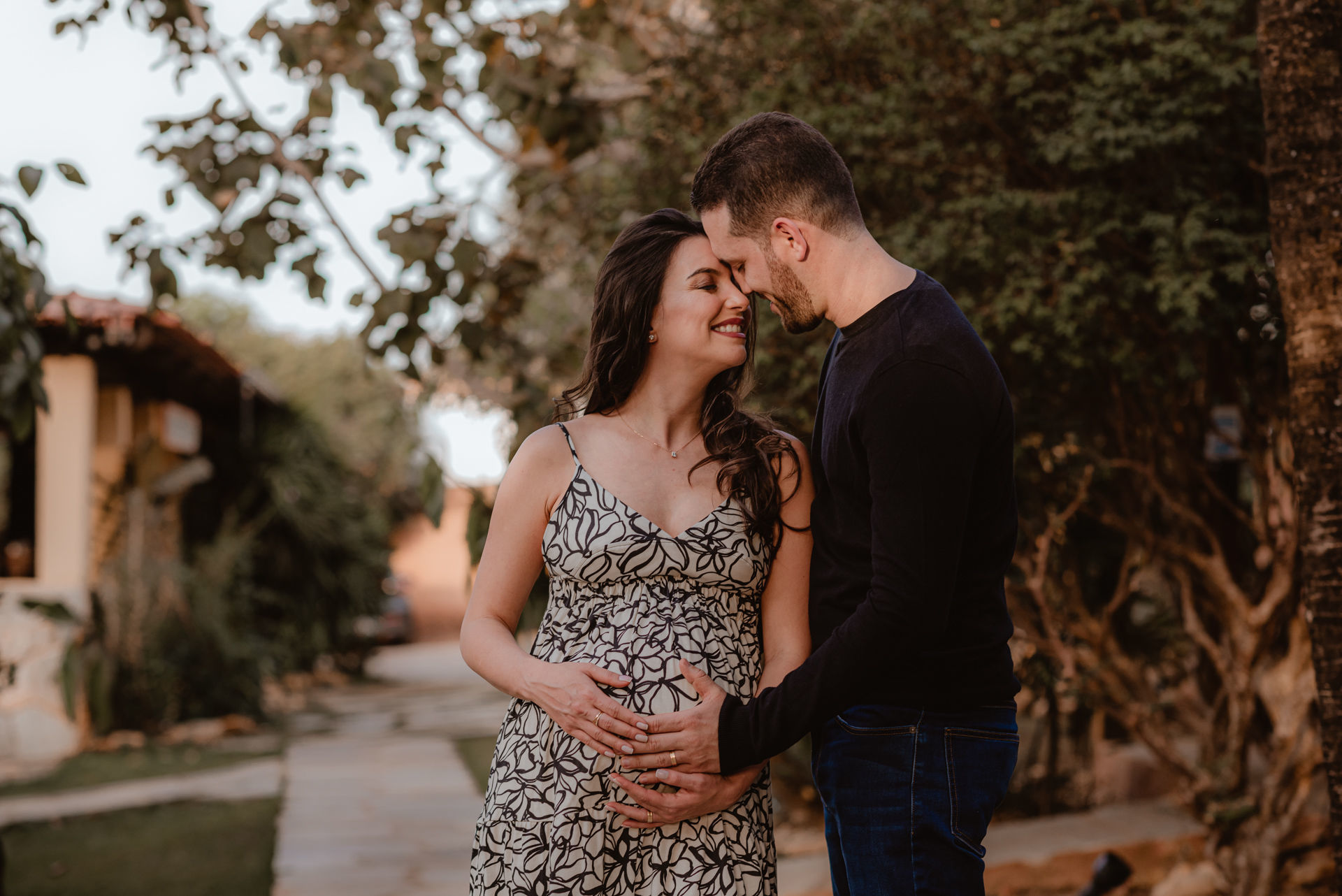 Foto Ensaio Fotográfico de Gestante em Pirenópolis Go na pousada Flores do Cerrado - Juliana e Ruben - Imagem 16