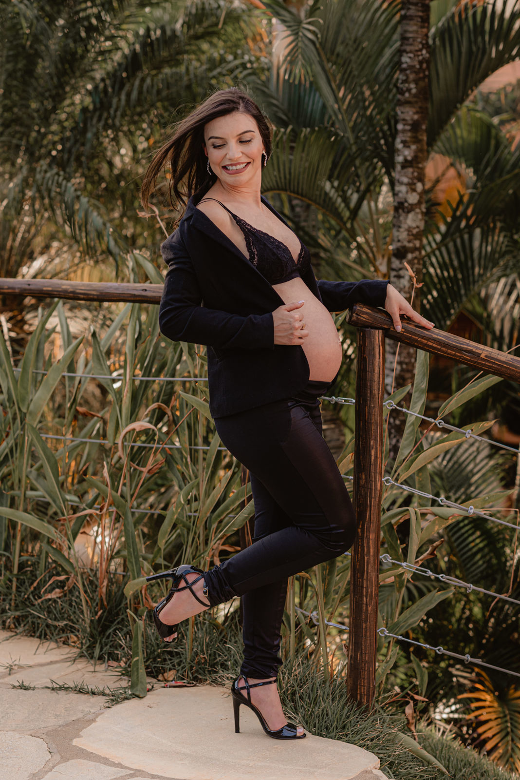 Foto Ensaio Fotográfico de Gestante em Pirenópolis Go na pousada Flores do Cerrado - Juliana e Ruben - Imagem 13